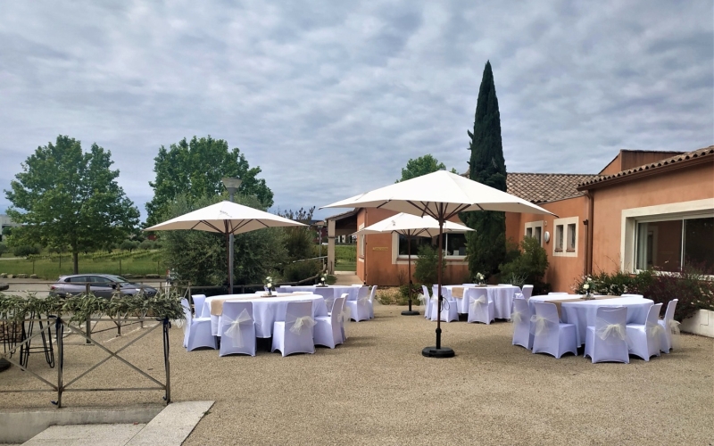 La terrasse avec vue sur la fontaine