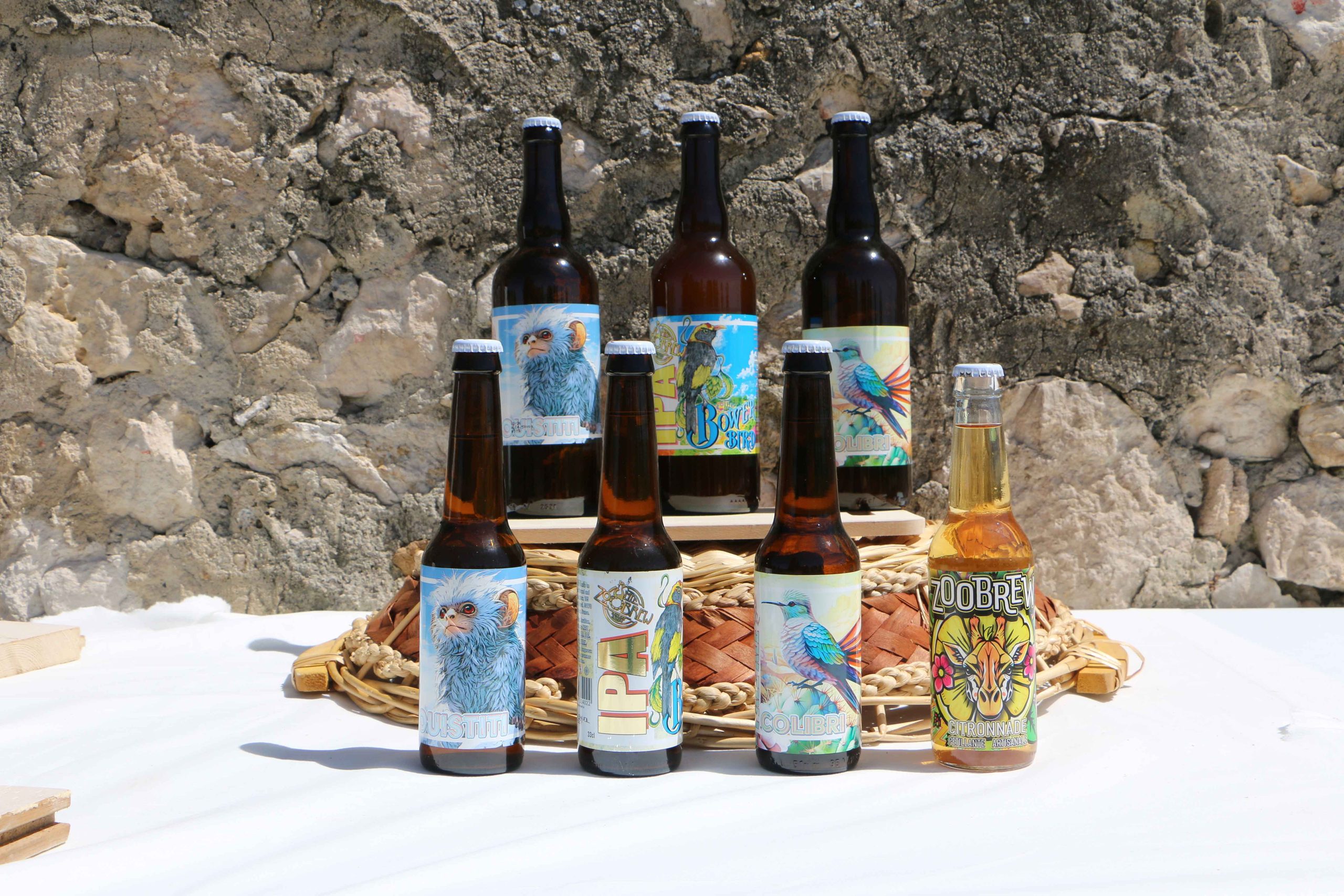 Brasserie artisanale Zoobrew situé à Castelnaud-Le-Lez. Des produits locaux et de production artisanale. Nous vous proposons trois types de bières : une pale ale blonde, une blanche et une IPA, en format 33 cl et 75 cl. Ainsi qu'une citronnade artisanale pétillante.  