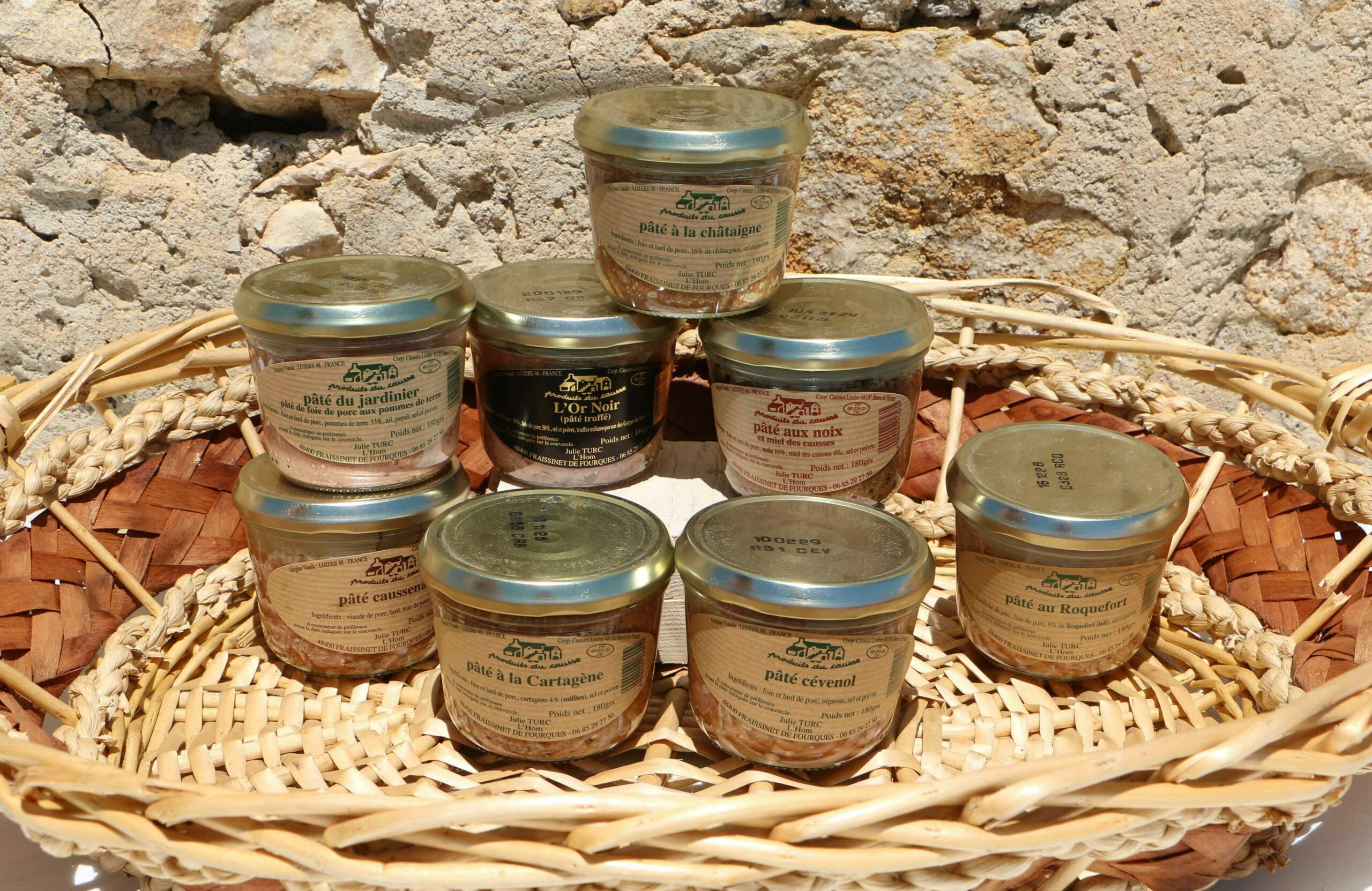 Pâtés Ferme de l'Hom. Ferme dans situé dans les Cévennes. Production locale et artisanale. Produits du terroir. Pâtés de porc de différents goûts : cévenol, au roquefort, à la truffe, aux noix, à la châtaigne, aux cèpes.